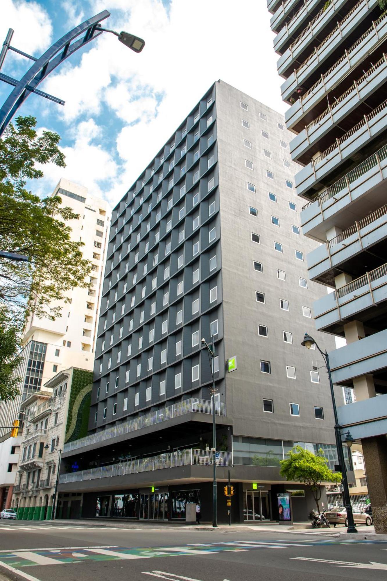 Отель Ibis Styles El Malecon Гуаякиль Экстерьер фото